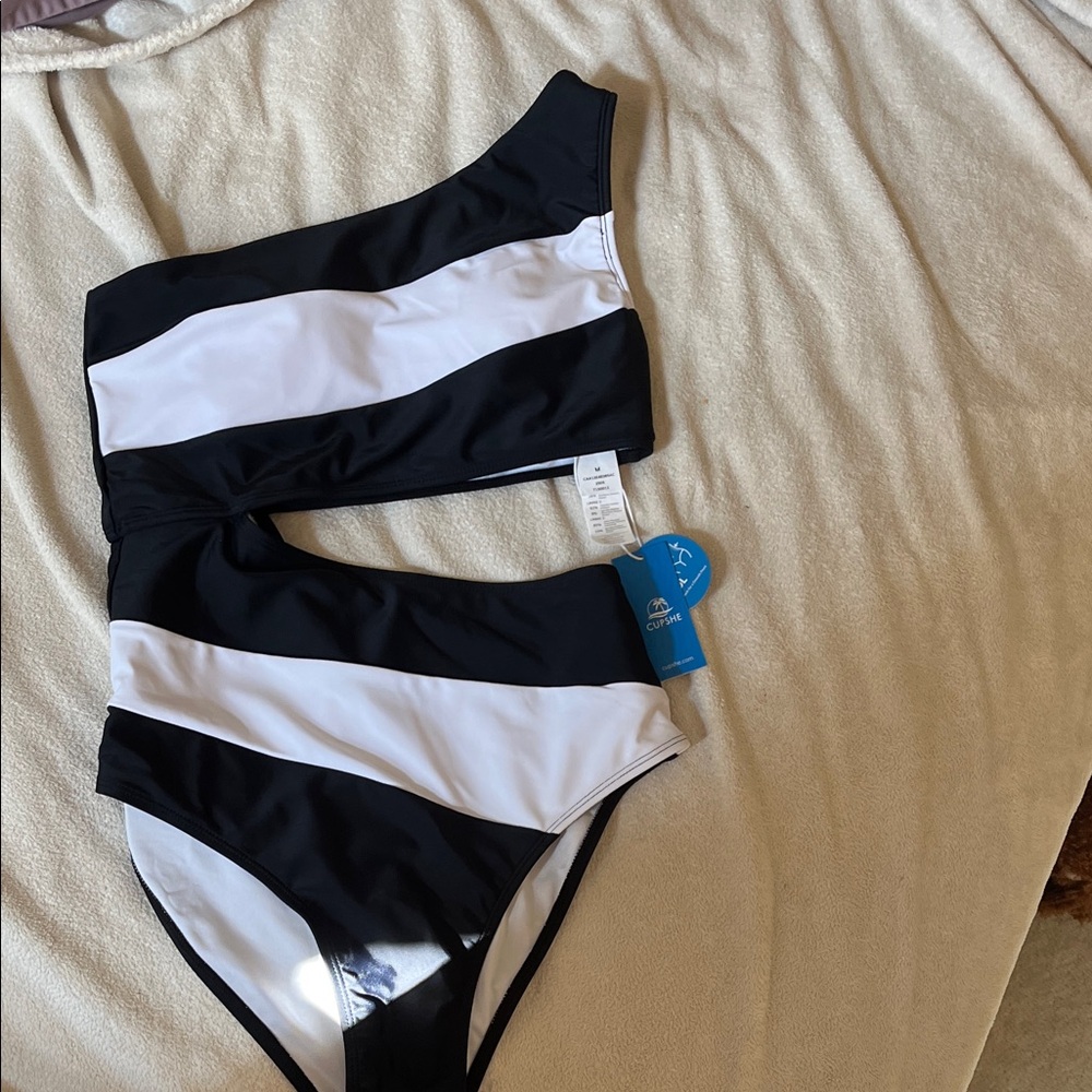 Cupshe Black and White One Shoulder Swimsuit